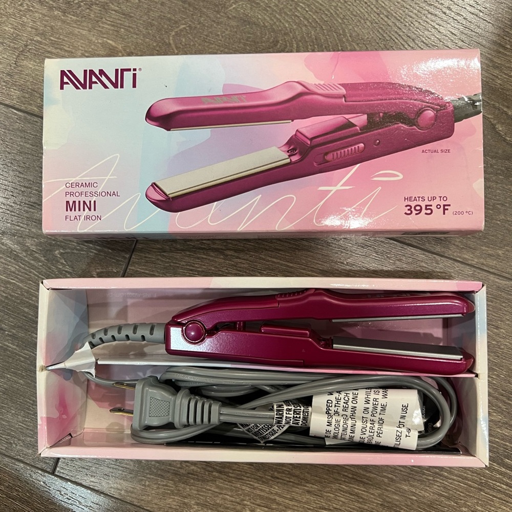 Brand NEW Avanti Pink Ceramic Mini Flat Iron